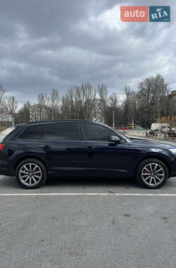 Внедорожник / Кроссовер Audi Q7 2016 в 