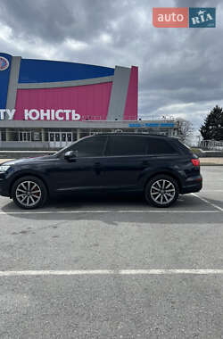 Внедорожник / Кроссовер Audi Q7 2016 в 