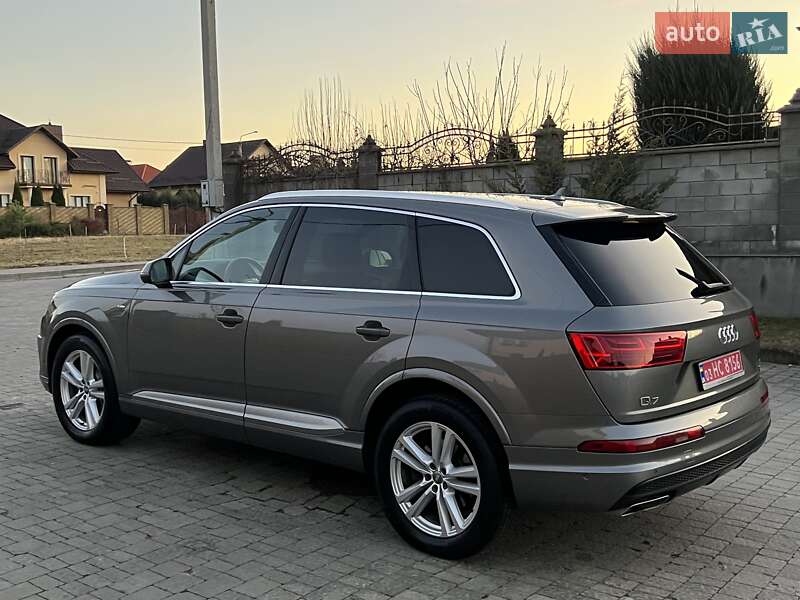 Внедорожник / Кроссовер Audi Q7 2015 в Ровно