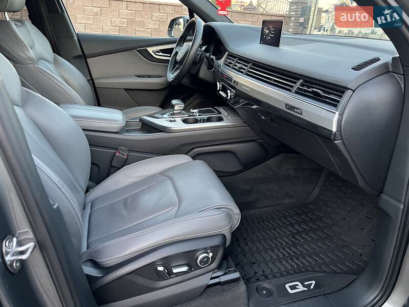 Внедорожник / Кроссовер Audi Q7 2015 в Ровно