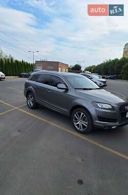 Позашляховик / Кросовер Audi Q7 2015 в 
