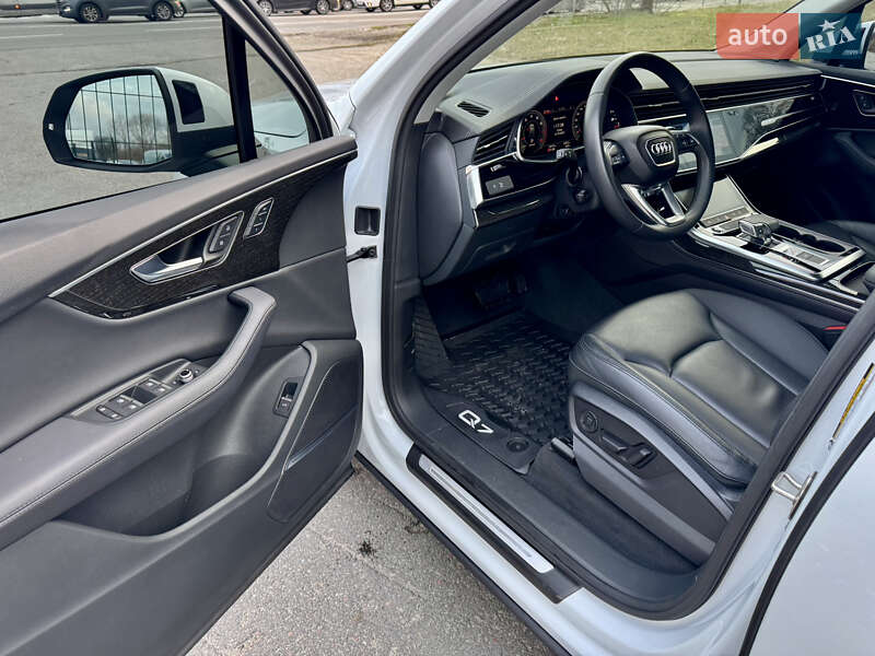 Внедорожник / Кроссовер Audi Q7 2023 в Киеве