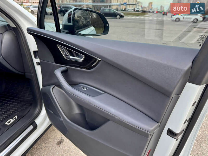 Внедорожник / Кроссовер Audi Q7 2023 в Киеве