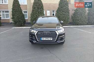 Внедорожник / Кроссовер Audi Q7 2017 в 