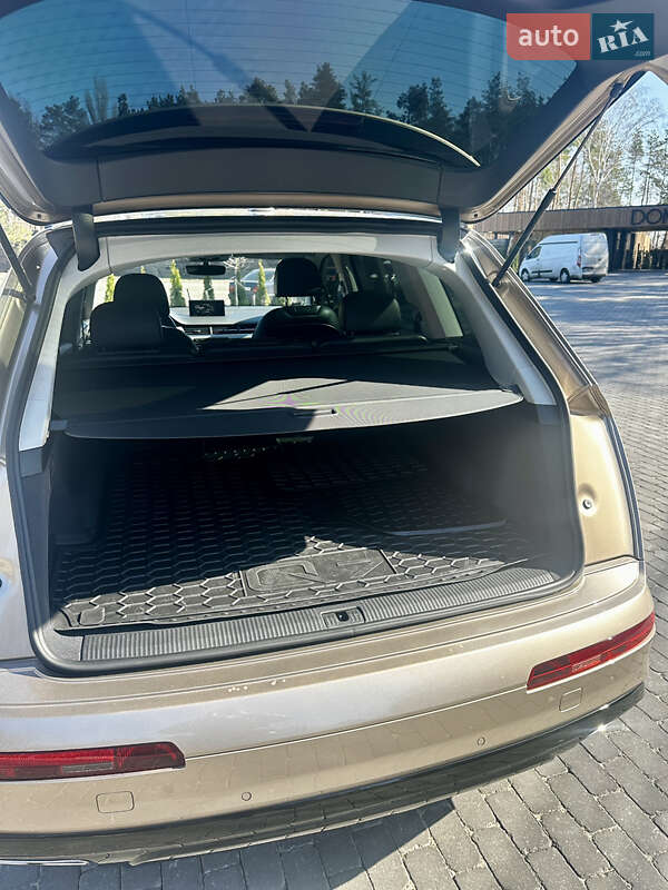 Внедорожник / Кроссовер Audi Q7 2018 в Киеве
