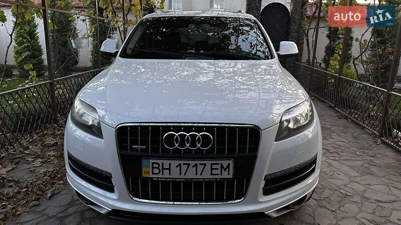 Внедорожник / Кроссовер Audi Q7 2012 в 