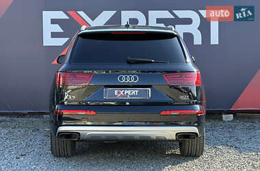 Внедорожник / Кроссовер Audi Q7 2017 в 