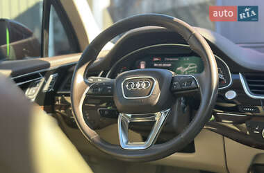 Внедорожник / Кроссовер Audi Q7 2017 в 