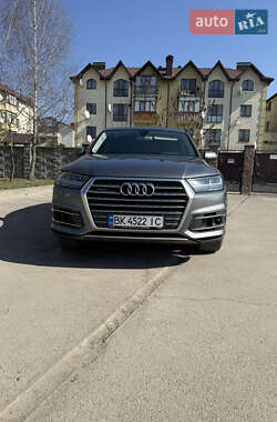 Внедорожник / Кроссовер Audi Q7 2015 в 
