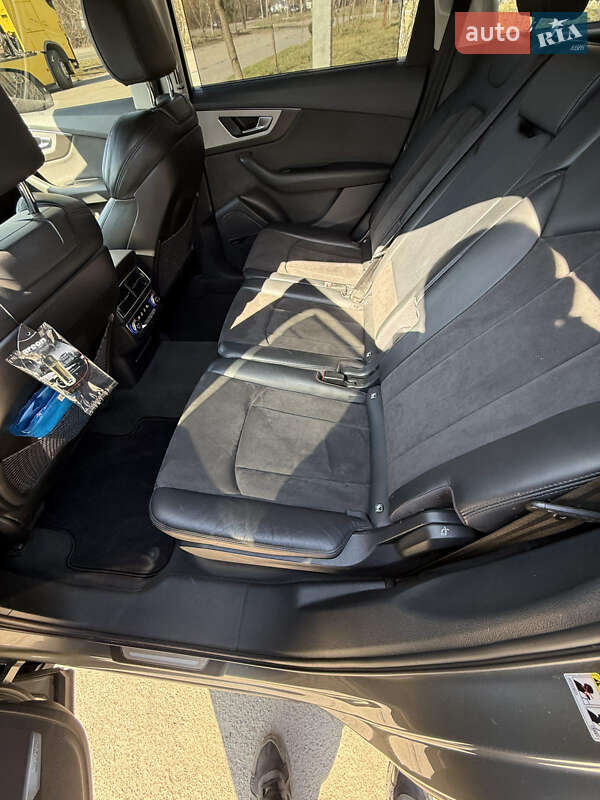 Внедорожник / Кроссовер Audi Q7 2015 в Ровно