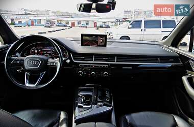 Внедорожник / Кроссовер Audi Q7 2016 в 