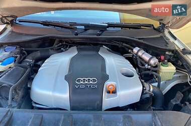 Внедорожник / Кроссовер Audi Q7 2010 в 