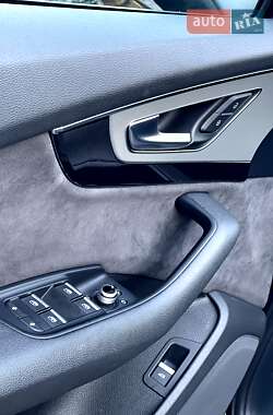 Внедорожник / Кроссовер Audi Q7 2017 в 