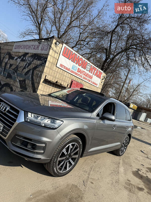 Позашляховик / Кросовер Audi Q7 2017 в Києві