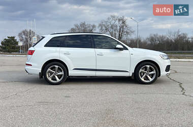 Внедорожник / Кроссовер Audi Q7 2018 в 