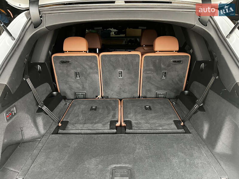 Внедорожник / Кроссовер Audi Q7 2023 в Нетешине