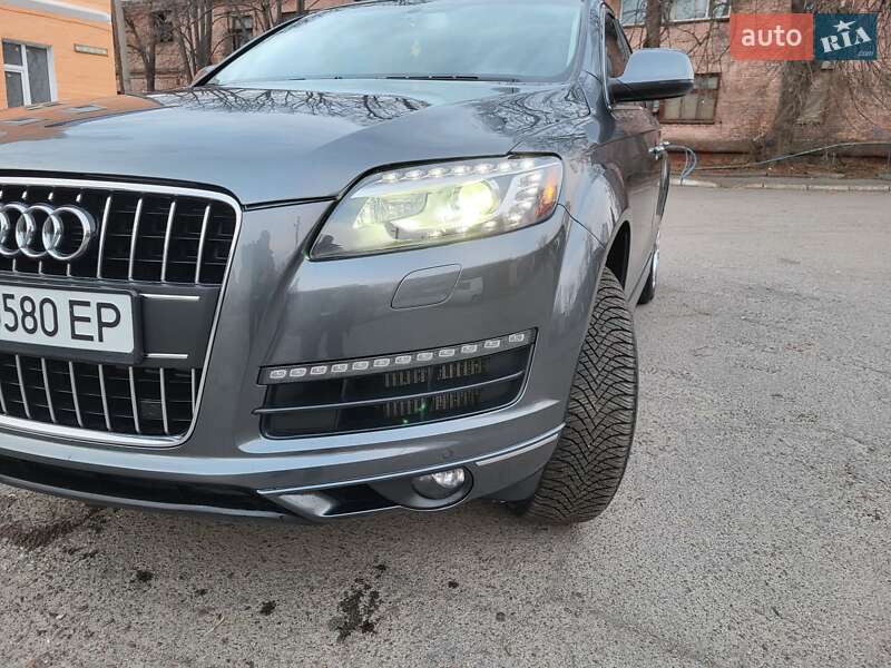 Позашляховик / Кросовер Audi Q7 2014 в Чернігові
