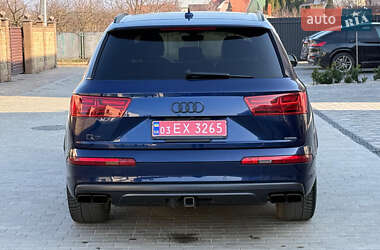 Позашляховик / Кросовер Audi Q7 2019 в 