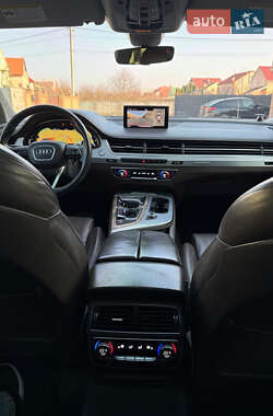 Позашляховик / Кросовер Audi Q7 2019 в 