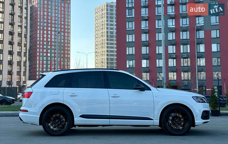 Позашляховик / Кросовер Audi Q7 2015 в Києві