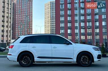 Внедорожник / Кроссовер Audi Q7 2015 в 