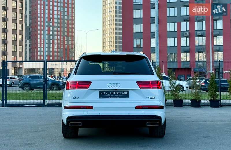 Позашляховик / Кросовер Audi Q7 2015 в Києві