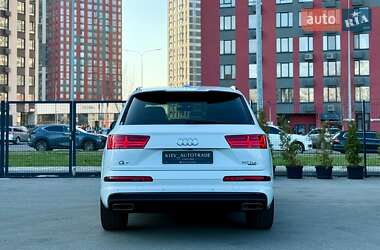 Внедорожник / Кроссовер Audi Q7 2015 в 