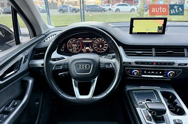 Внедорожник / Кроссовер Audi Q7 2015 в 