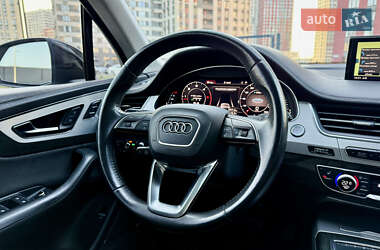 Внедорожник / Кроссовер Audi Q7 2015 в 