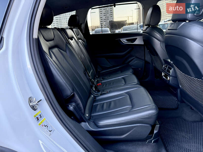 Позашляховик / Кросовер Audi Q7 2015 в Києві