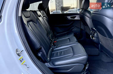 Внедорожник / Кроссовер Audi Q7 2015 в 