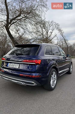 Внедорожник / Кроссовер Audi Q7 2021 в 