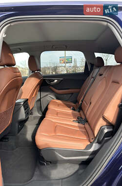 Внедорожник / Кроссовер Audi Q7 2021 в 