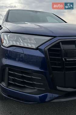 Позашляховик / Кросовер Audi Q7 2023 в 