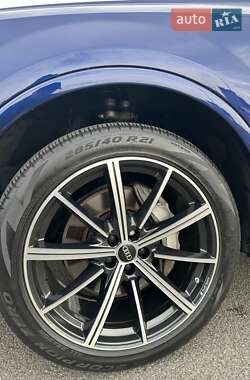 Позашляховик / Кросовер Audi Q7 2023 в 
