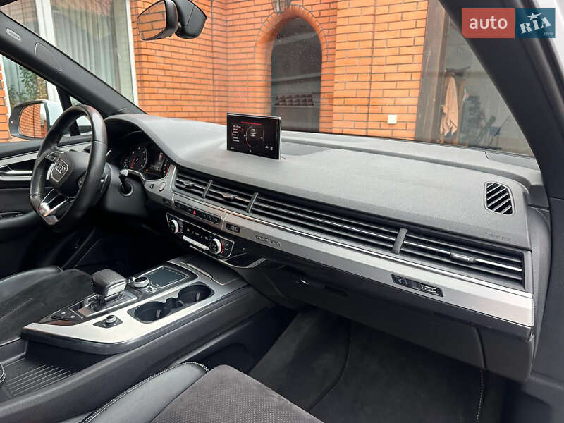Внедорожник / Кроссовер Audi Q7 2015 в Хмельницком