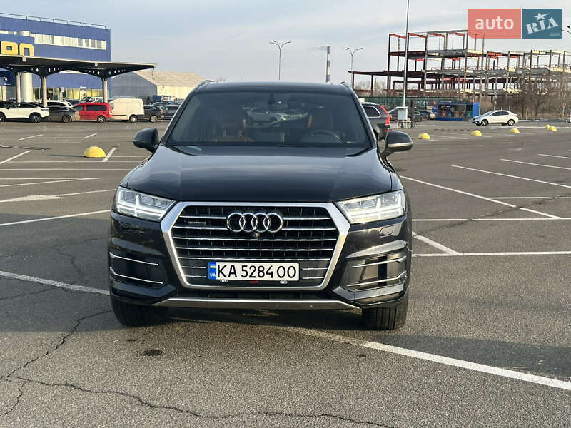 Внедорожник / Кроссовер Audi Q7 2017 в 