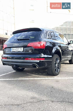 Внедорожник / Кроссовер Audi Q7 2015 в 
