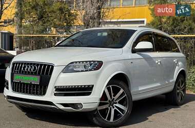 Позашляховик / Кросовер Audi Q7 2013 в 