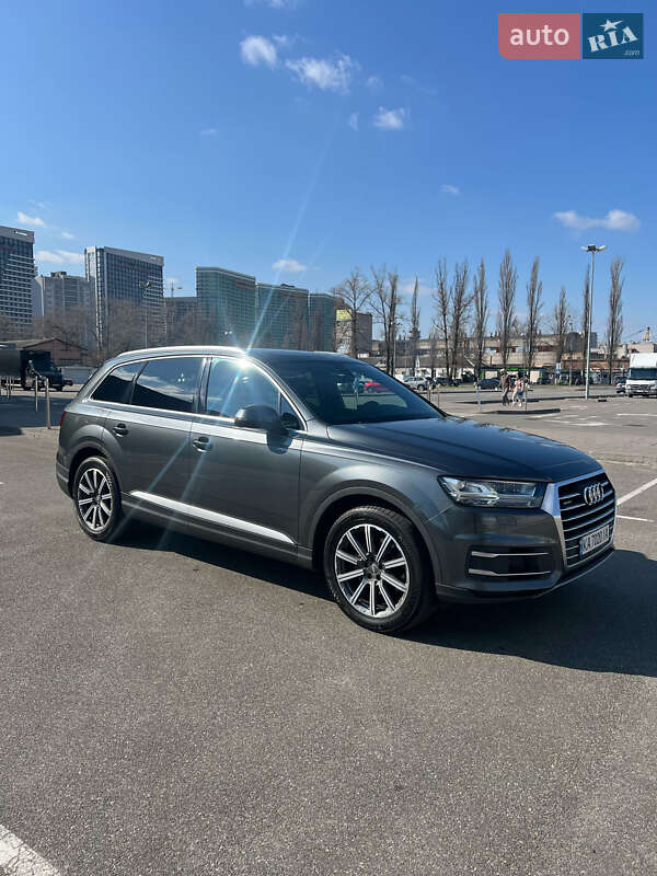 Позашляховик / Кросовер Audi Q7 2017 в 