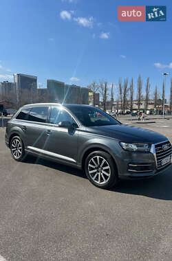 Позашляховик / Кросовер Audi Q7 2017 в 