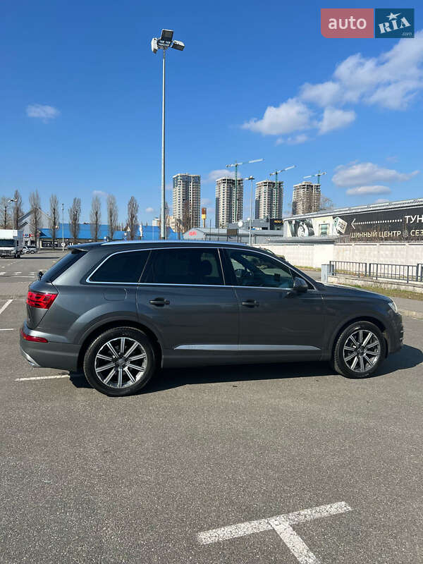Внедорожник / Кроссовер Audi Q7 2017 в Киеве