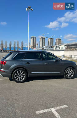 Позашляховик / Кросовер Audi Q7 2017 в 