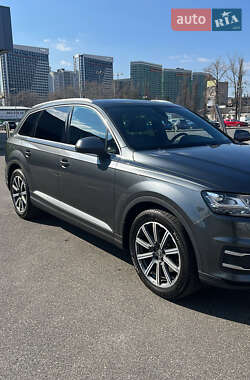 Позашляховик / Кросовер Audi Q7 2017 в 