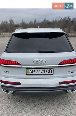 Внедорожник / Кроссовер Audi Q7 2020 в 