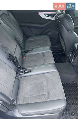 Внедорожник / Кроссовер Audi Q7 2020 в 