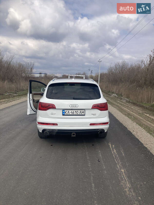 Внедорожник / Кроссовер Audi Q7 2015 в Киеве