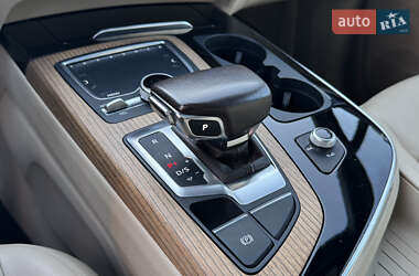 Внедорожник / Кроссовер Audi Q7 2016 в 