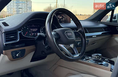 Внедорожник / Кроссовер Audi Q7 2016 в 