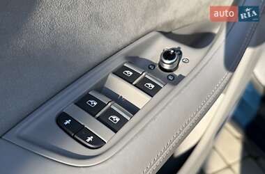 Позашляховик / Кросовер Audi Q7 2020 в 